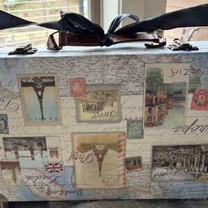 Vintage Travel Print Cosmetic Train Case in Blue and Cream